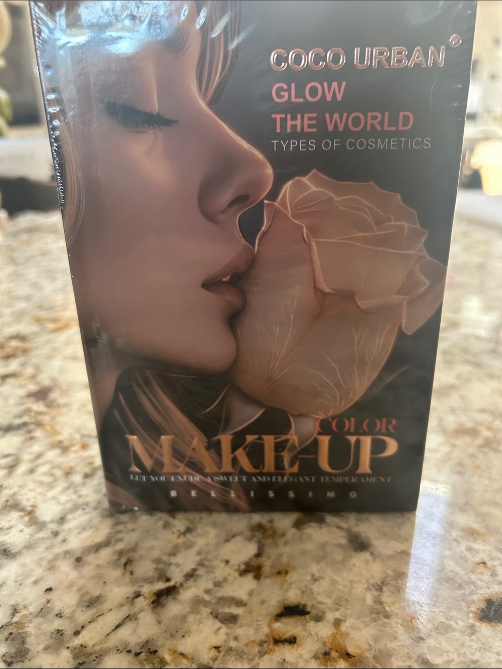 Glow The World Eyeshadow Palette - Rose Gold